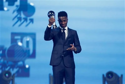 Vinicius Jr memenangkan 𝐅𝐈𝐅𝐀 𝐓𝐡𝐞 𝐁𝐞𝐬𝐭 𝐁𝐞𝐬𝐭 𝐁𝐞𝐬𝐭 𝐁𝐞𝐬𝐭 �...
